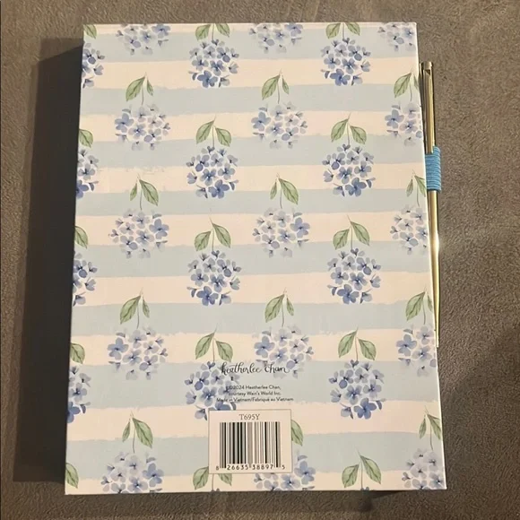 Floral 💙🩵 Notepad with Pen 150 sheets blue and white hydrangeas - Picture 6 of 16